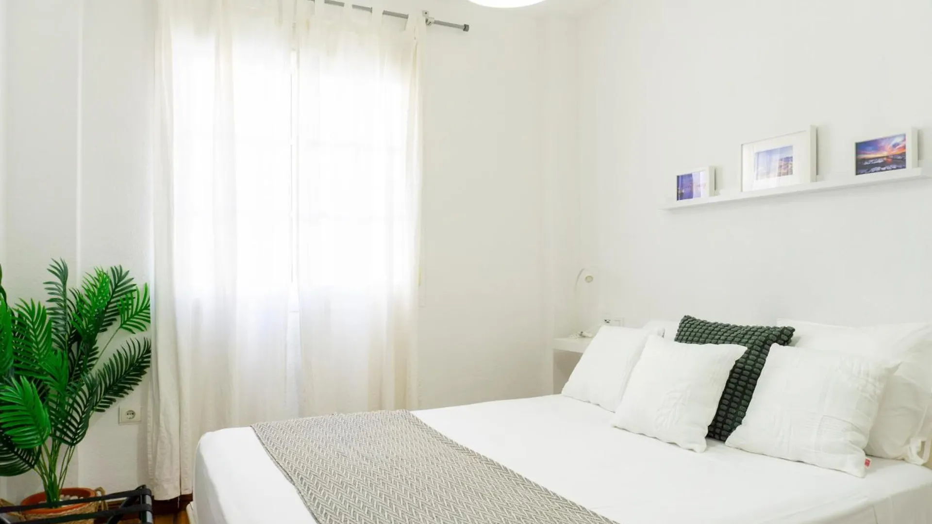 Relax Apartment Malaga Center contacts